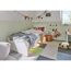 Kinderzimmer mit weißem Bett und Spielteppich