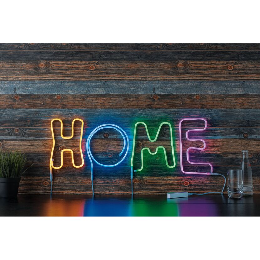 Neon-Schriftzug "HOME" in verschiedenen Farben.