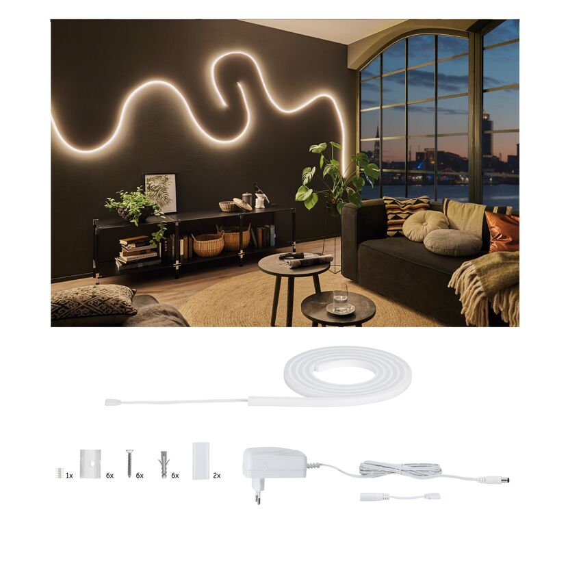 LED-Lichtband an der Wand eines Wohnzimmers