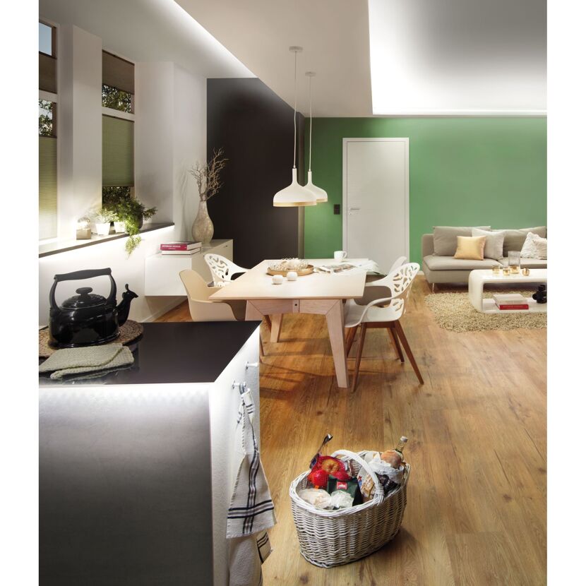 Wohn-Esszimmer mit indirekter LED-Beleuchtung