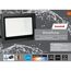 Schwarzer LED-Wandfluter von Toom mit Wasser
