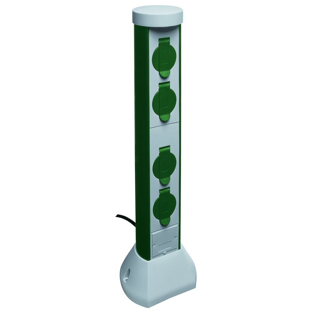 Grüne Steckdosensäule mit vier Steckdosen.