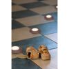 LED-Einbauleuchten und Kinderschuhe auf Fliesenboden