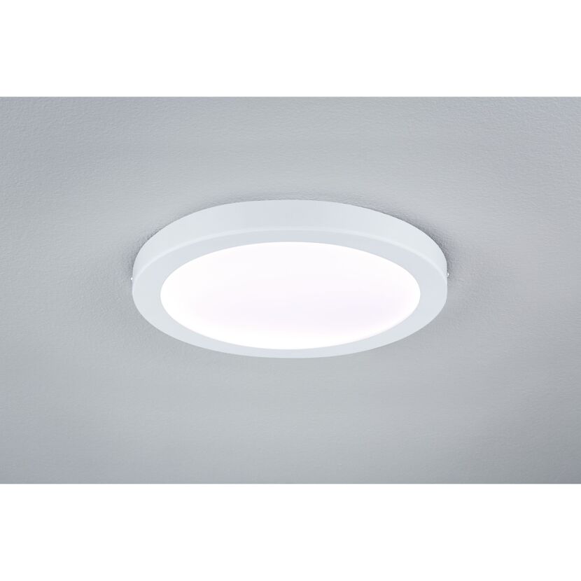 Rundes LED-Panel 'Abia' leuchtet neutralweiß an Decke.