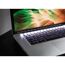Laptop mit LED-Lichtleiste an der Oberkante der Tastatur.