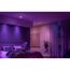 Schlafzimmer mit lila Beleuchtung von Philips Hue.