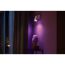Weiße Wandleuchte mit violettem Licht