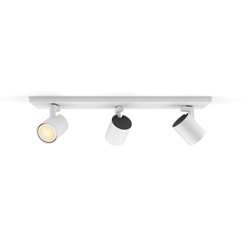 Weiße Deckenlampe mit drei Spots