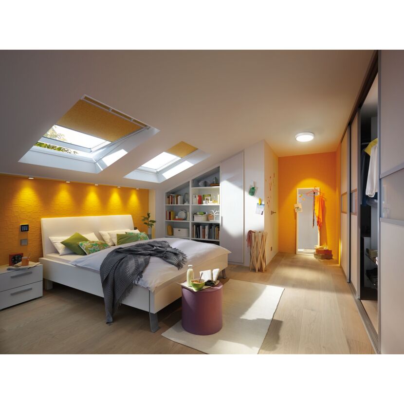 Warmweißes LED-Panel 'Lunar' in modernem Schlafzimmer.