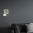 Lichtgrauer Lampenschirm an dunkelgrauer Wand