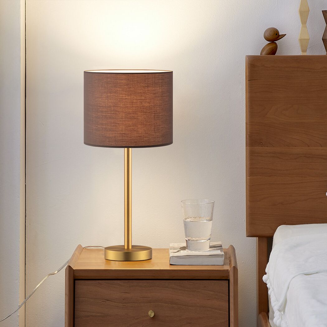 Braune Tischlampe mit goldenem Fuß