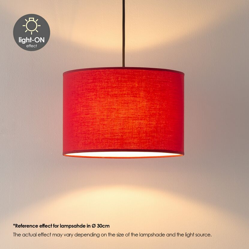 Roter Lampenschirm leuchtet