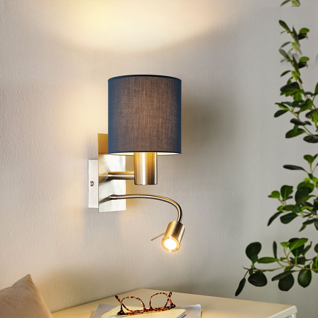Schreibtischlampe mit blauem Lampenschirm