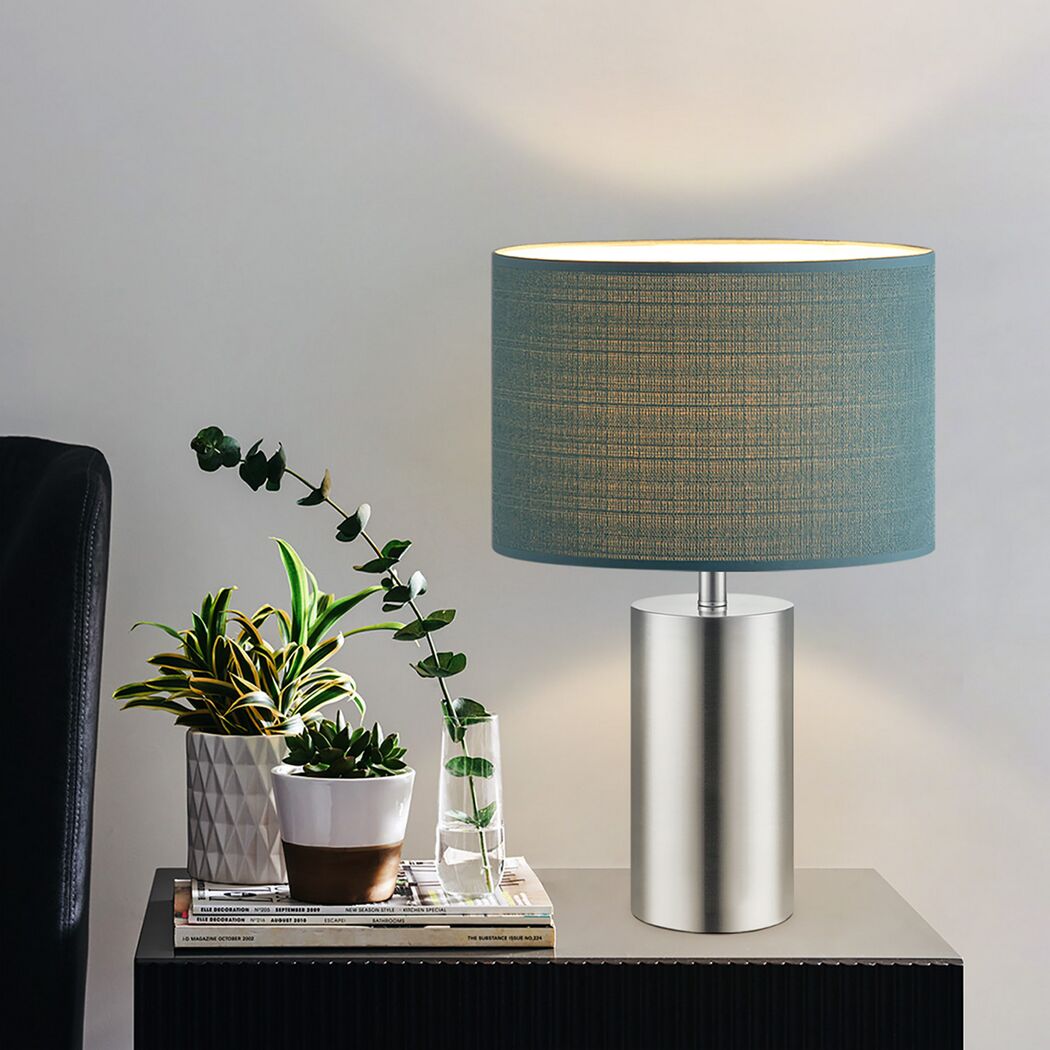Tischlampe mit petrolfarbenem Lampenschirm