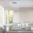 Modernes Wohnzimmer mit heller Deckenleuchte
