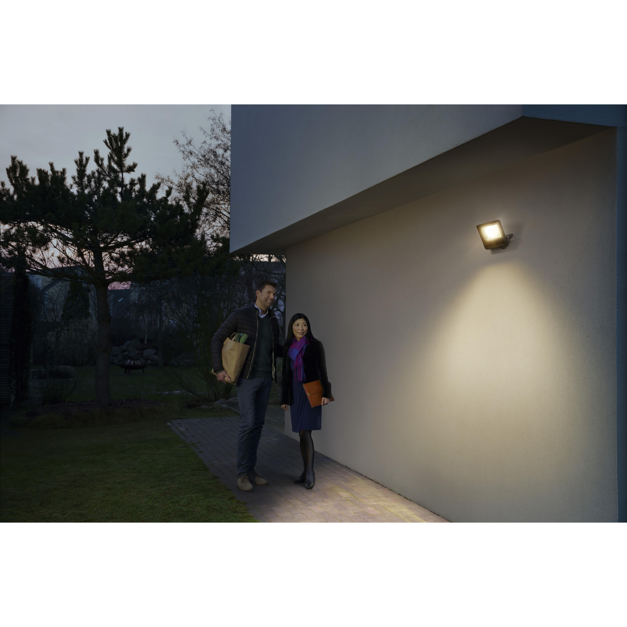LED-Außenfluter 'Smart+' 20,9 x 16,8 cm dunkelgrau 2190 lm 30 W WLAN + product picture