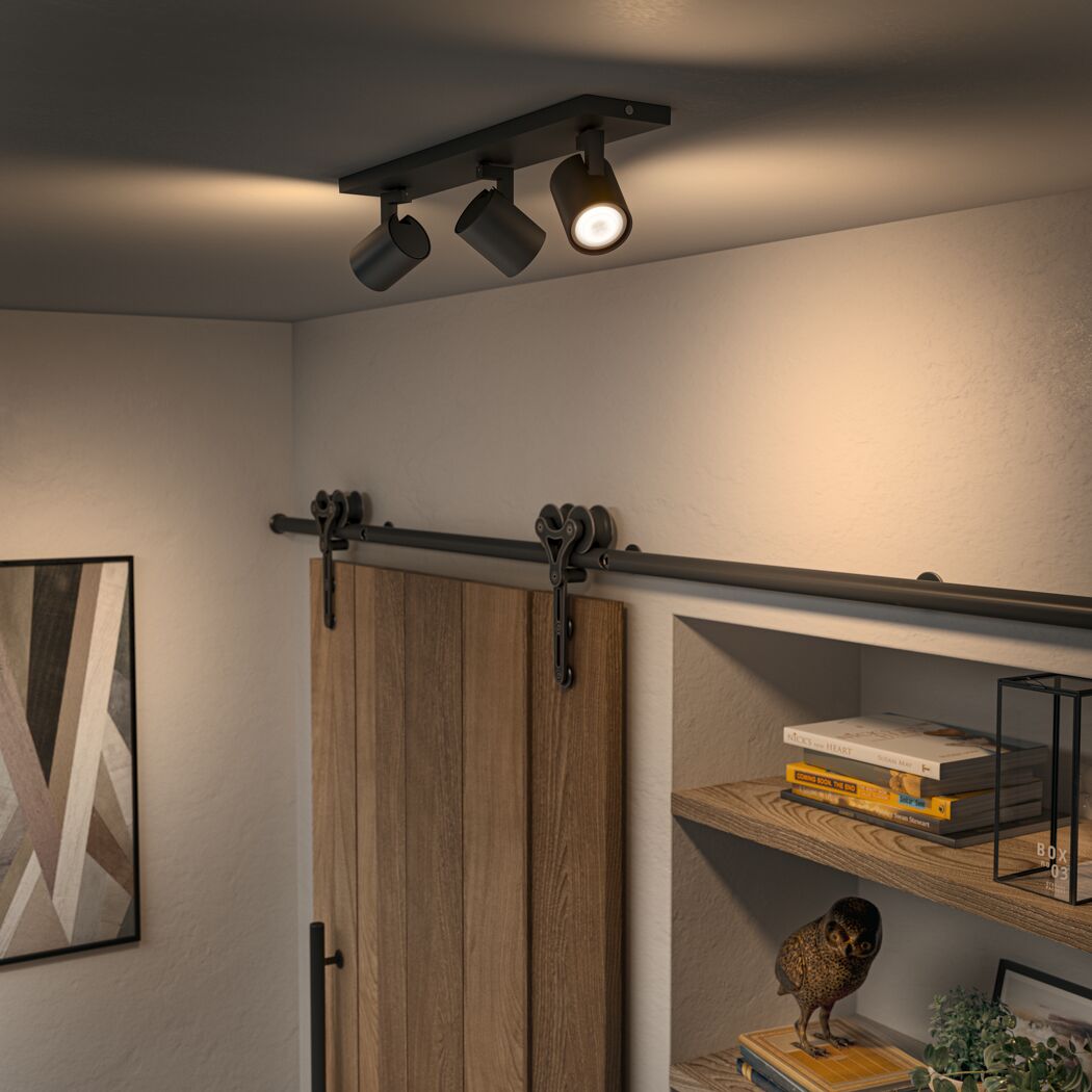 Schwarzer HUE Runner 3er-Spot an der Decke