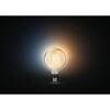 Leuchtendes Philips Hue Globe LED-Leuchtmittel in Gold.