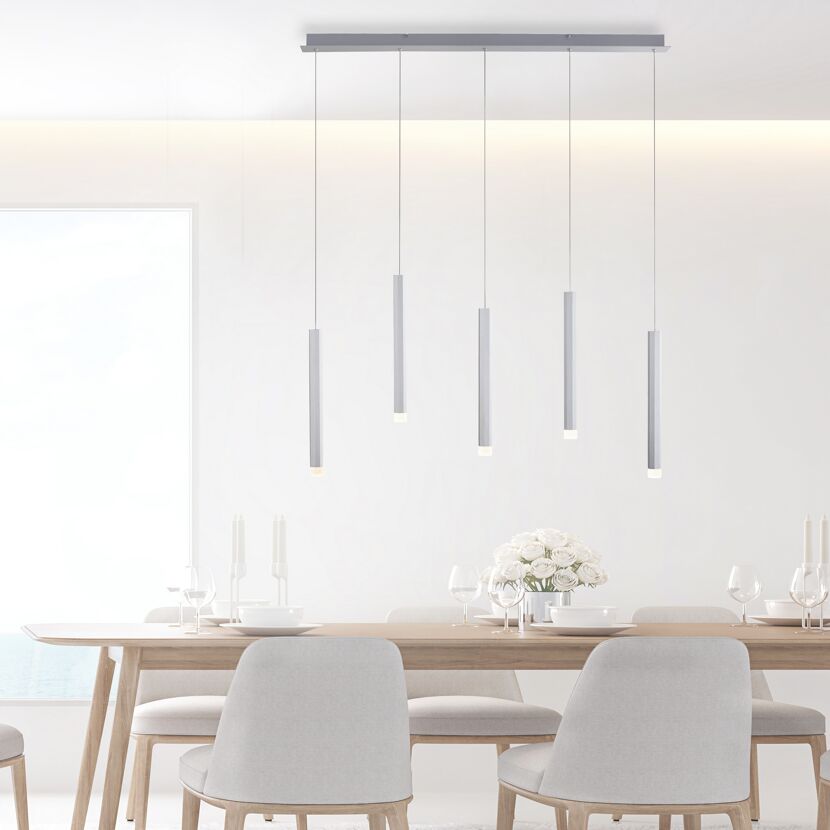 Pendelleuchte Bruno Acryl silber über Esstisch