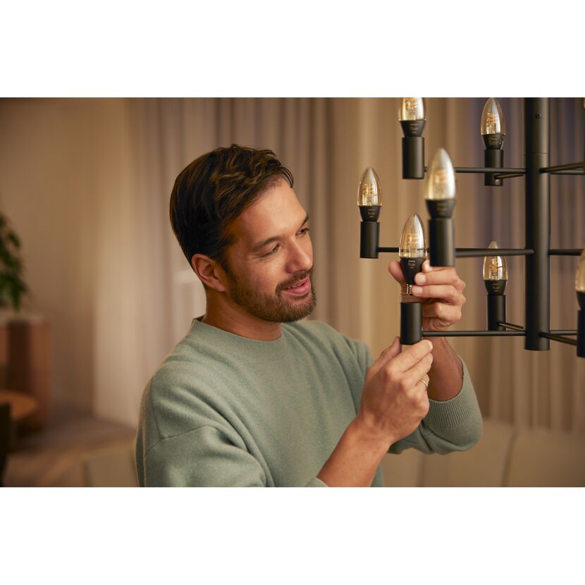 Smarte LED-Filament-Lampe 'Hue White Ambiance' E14 350 lm