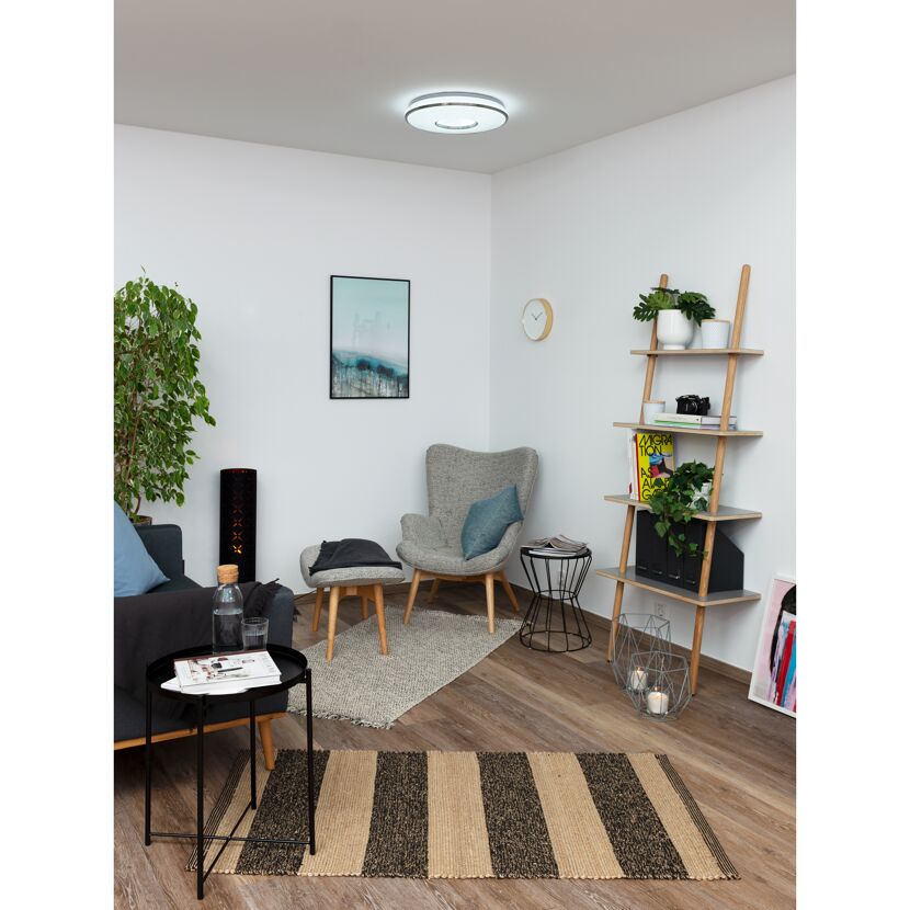 Moderne Deckenleuchte SILVERSTAR CCT in einem Wohnzimmer