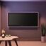 Flachbildfernseher an Wand mit LED-Hintergrundbeleuchtung