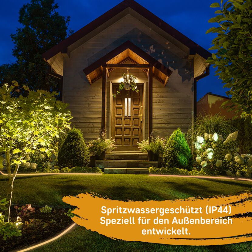 Haus mit LED-Strip im Garten