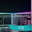 5 m langer LED-Strip an einem Balkongeländer.