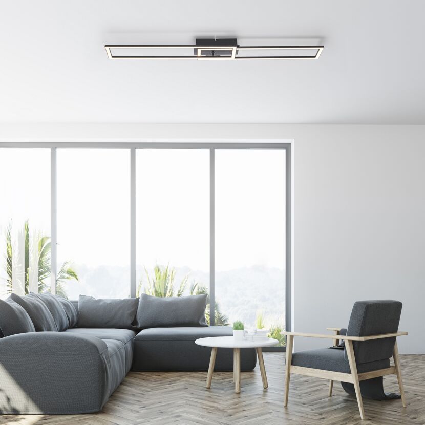 Modernes Wohnzimmer mit grauer Couch und Sessel