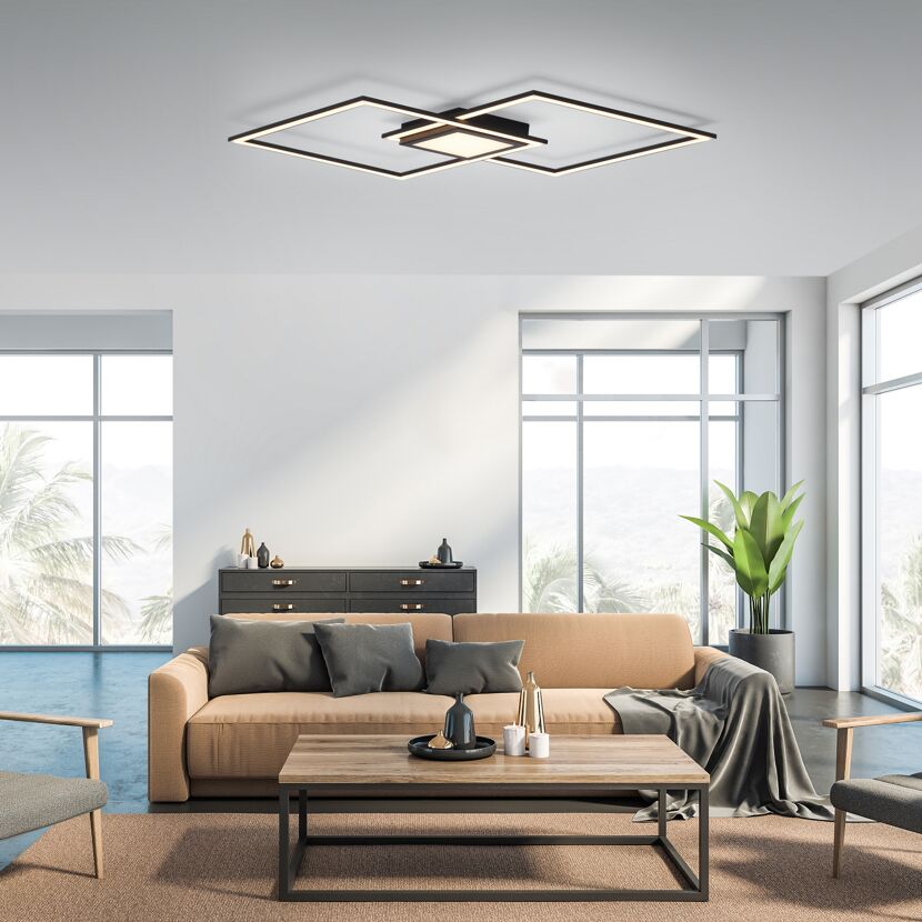 Modernes Wohnzimmer mit Deckenleuchte
