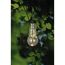 Solar-Glühbirne hängt an einem Baum