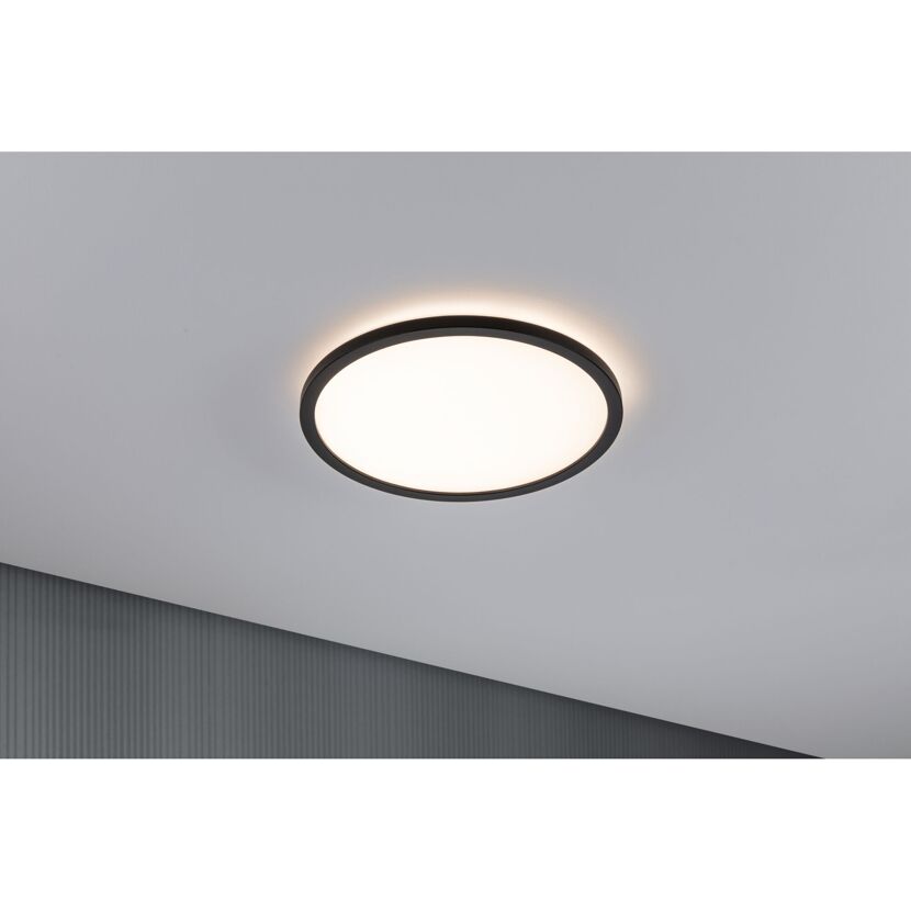 Schwarzes LED-Panel 'Atria' an weißer Decke.