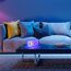 Sofa und Leuchtschild "On Air"
