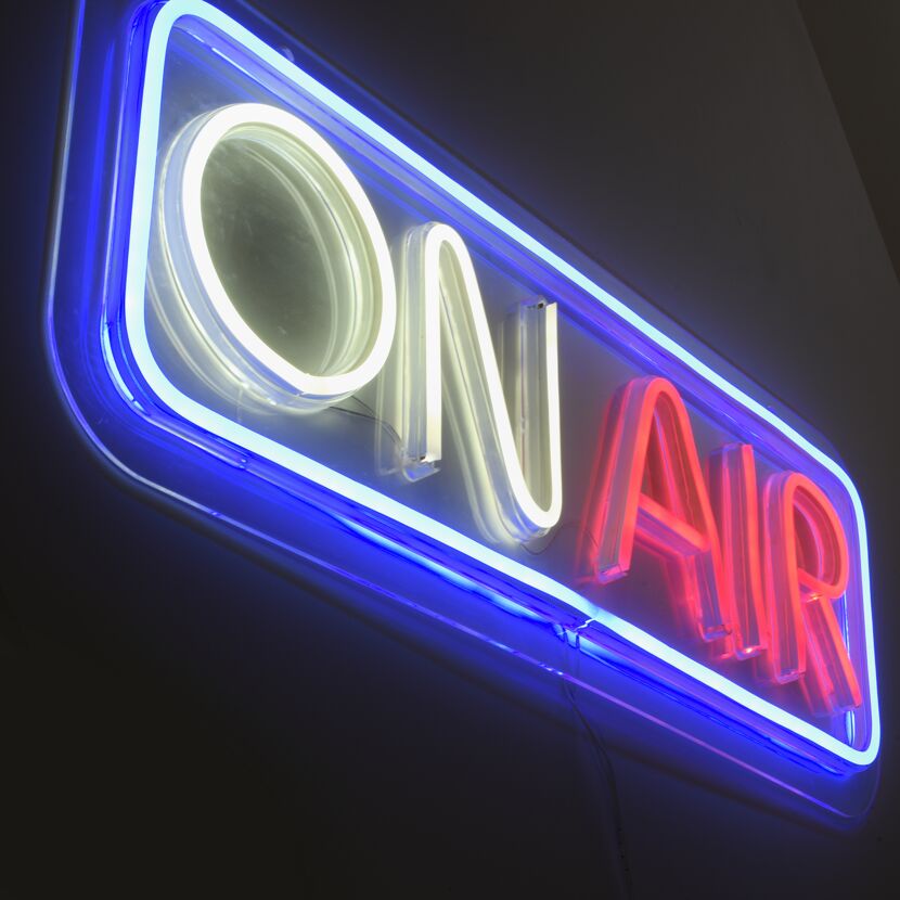 LED-Neon-Bild 'On Air' mehrfarbig 60 x 22 x 1,5 cm