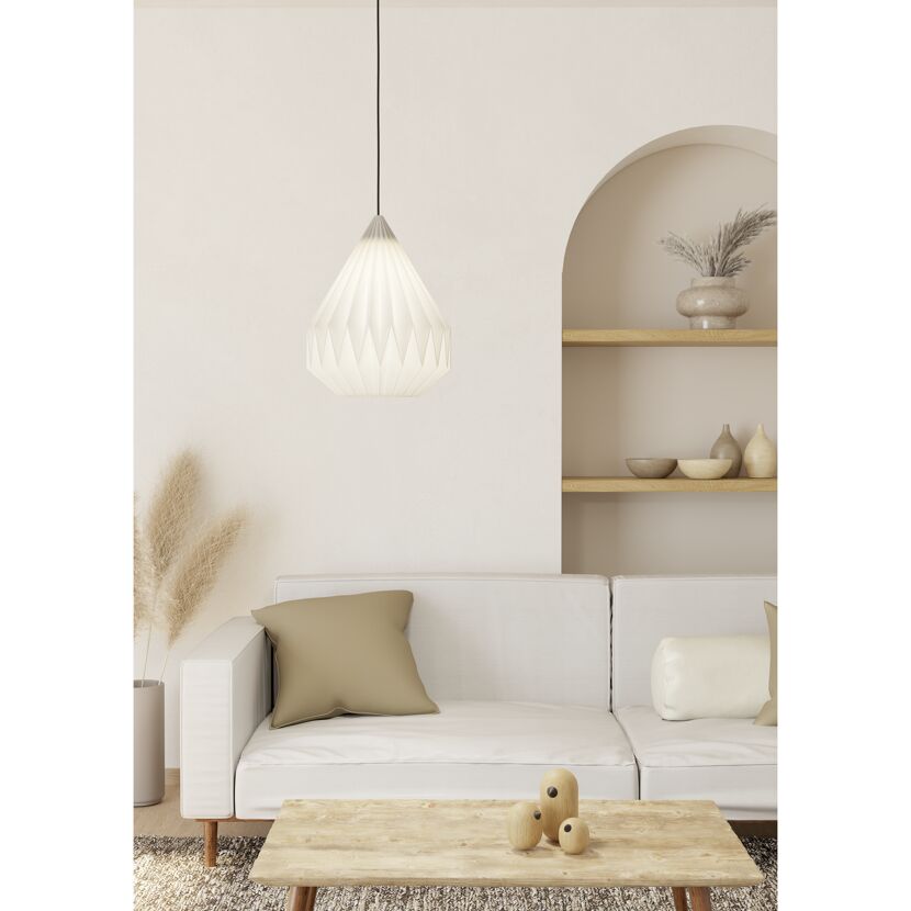 Weiße Pendelleuchte über Sofa