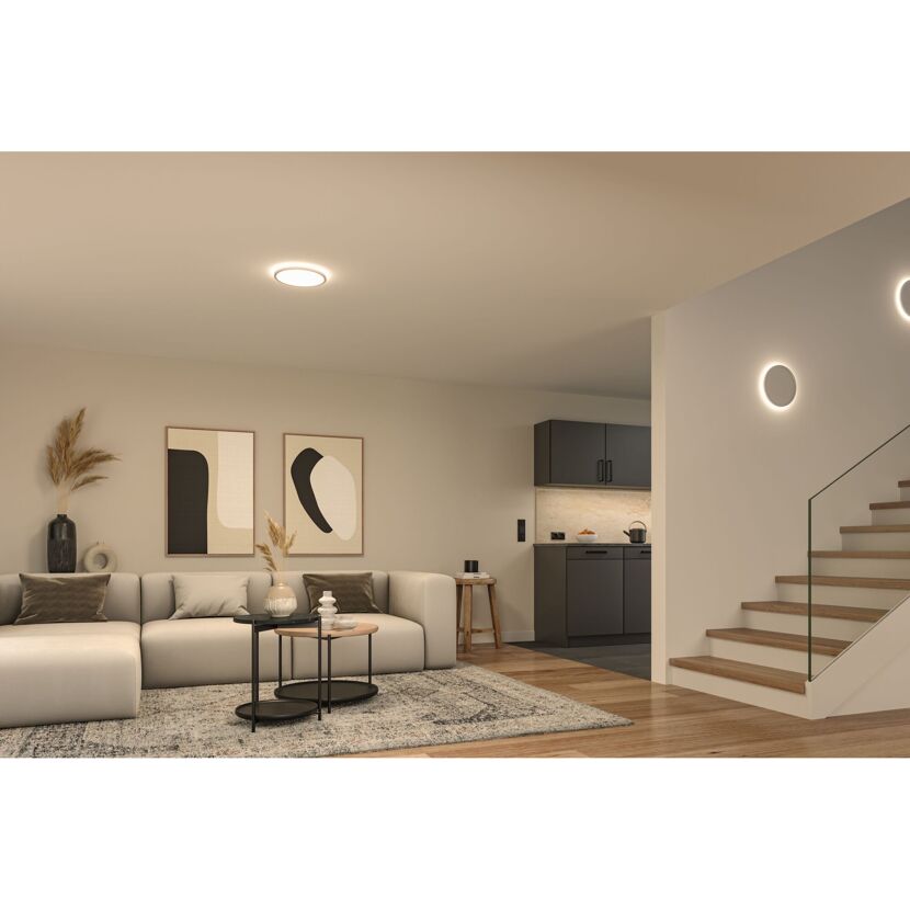 Wohnzimmer mit runder Deckenleuchte