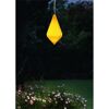 Gelbe Solarlaterne im Garten