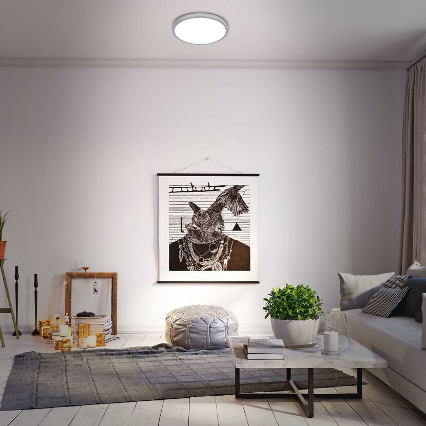 Wohnzimmer mit runder Deckenleuchte
