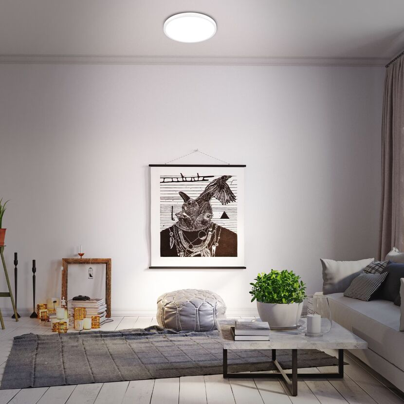 Wohnzimmer mit runder Deckenleuchte