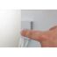 Person berührt einen YourLED Touch-Schalter.