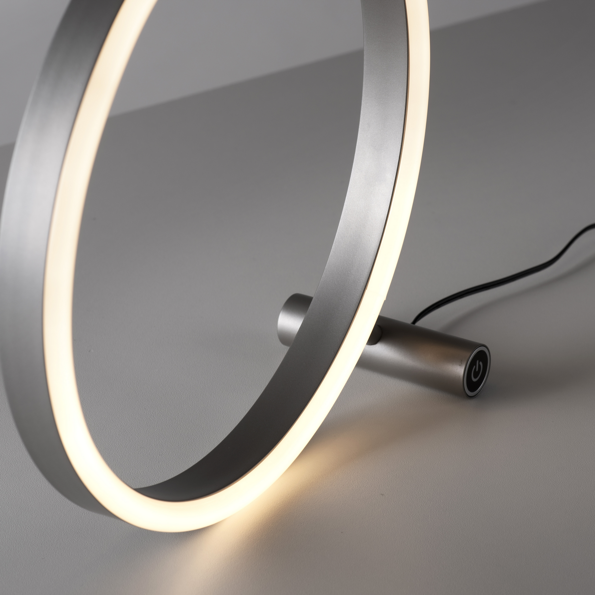 LED-Tischleuchte 'Ritus' aluminiumfarben 10 x 28 x 28,5 cm + product picture