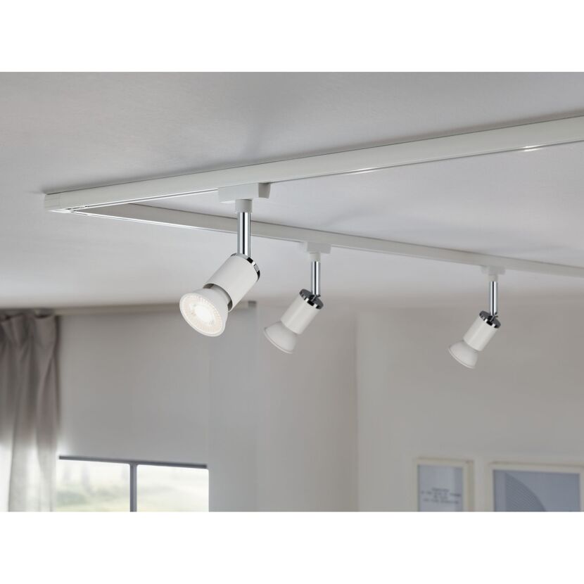 Weiße LED-Strahler an weißer Deckenschiene