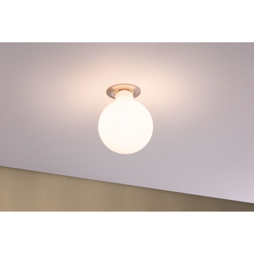 Leuchtende LED-Globe an der Decke