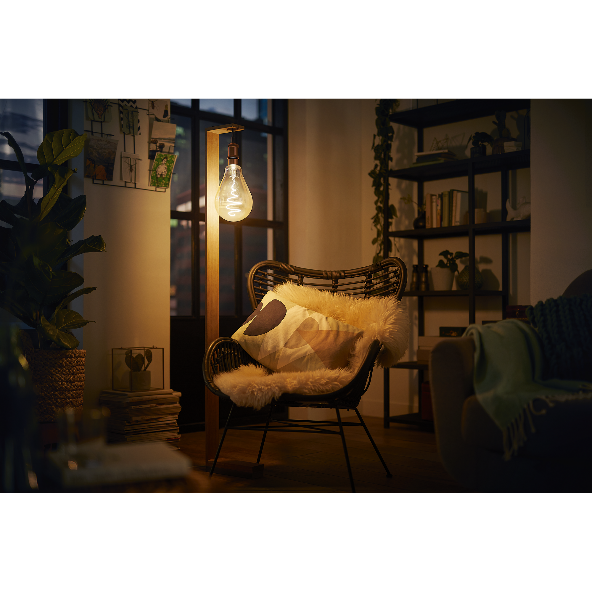 Stehlampe mit LED Lampe im Wohnzimmer