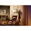 Wohnzimmer mit LED-Lampe und Stehlampe