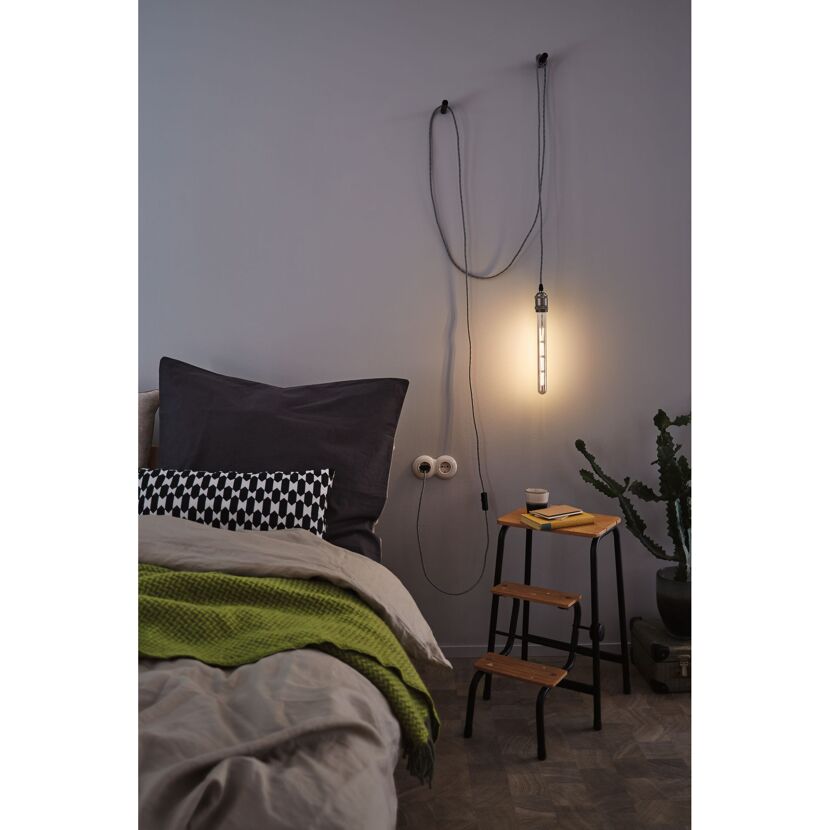 Hängelampe Neordic Eldar im Schlafzimmer