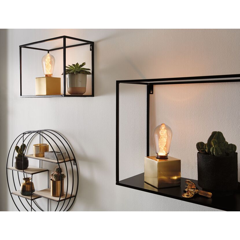 LED-Lampe im Retro-Stil auf Regal
