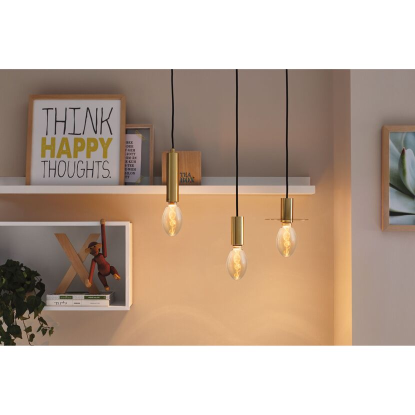 Drei goldene Hängelampen mit LED-Glühbirnen