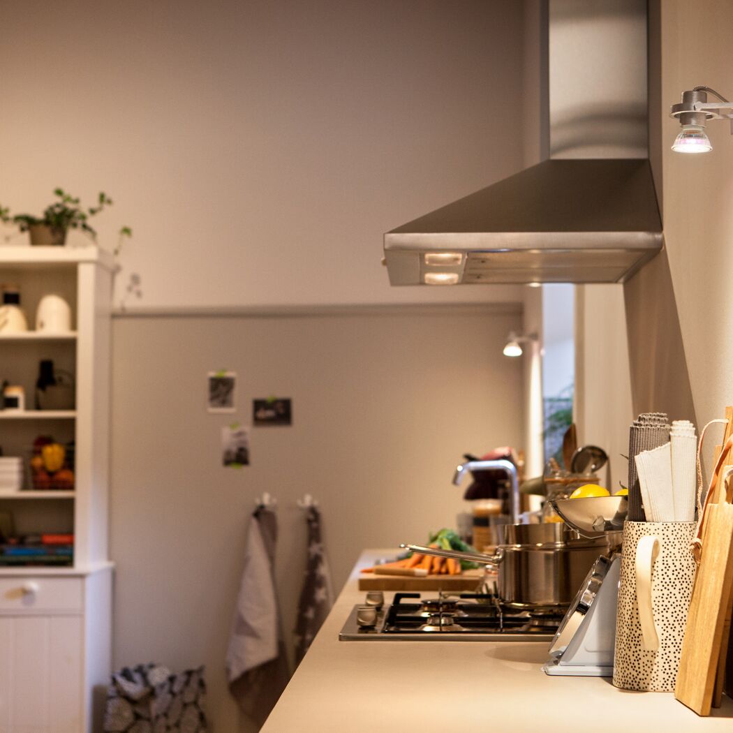 Warmweißes LED-Licht in einer Küche