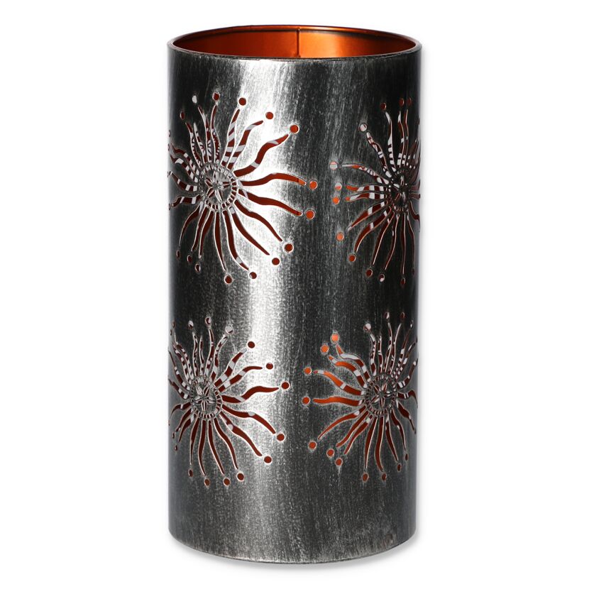Metallwindlicht mit ausgestanzten Sternen
